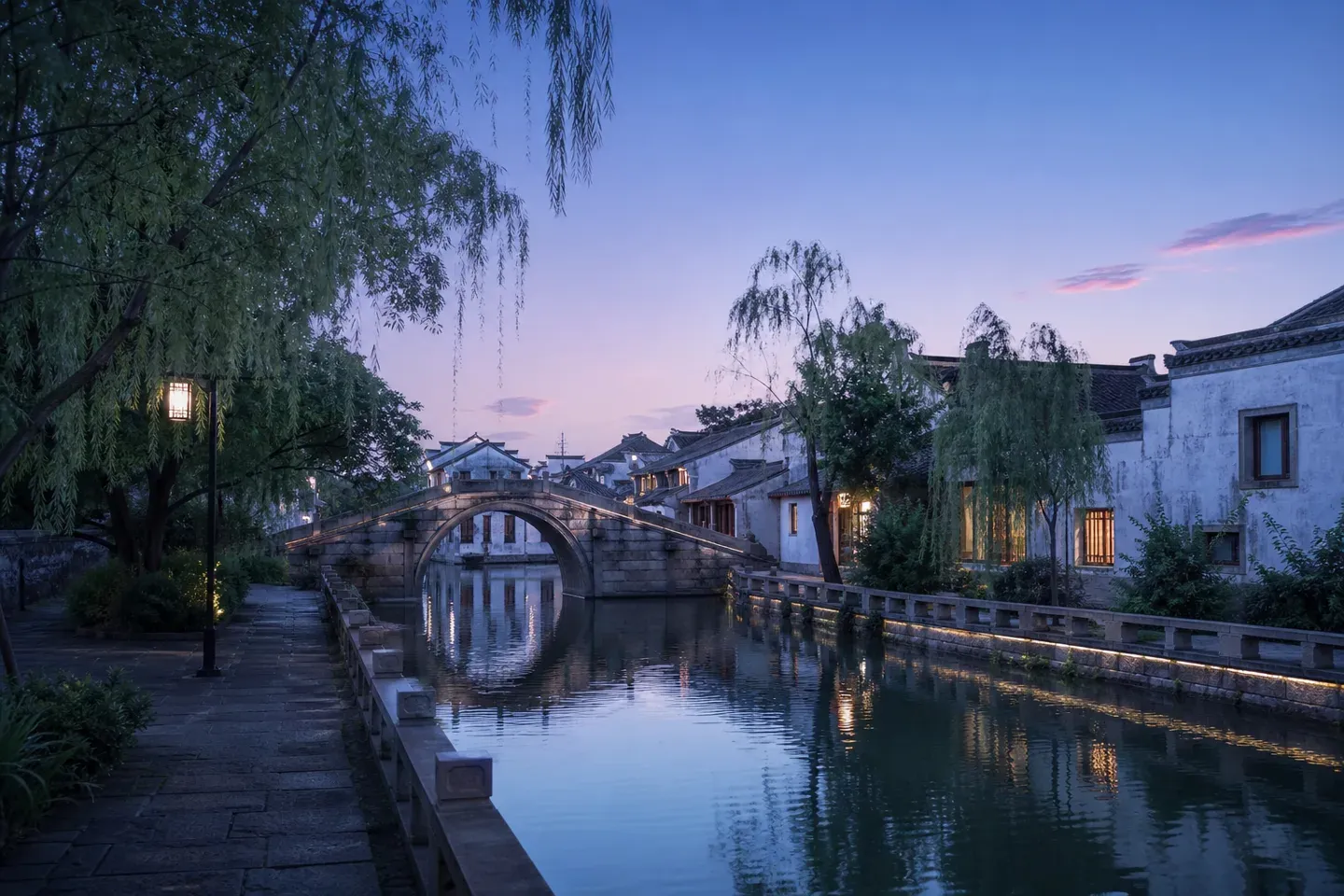编辑插画：canal-dusk